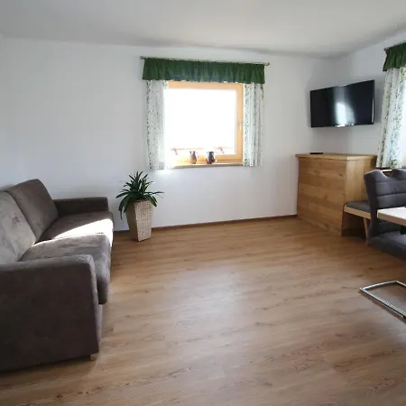 Vakantiehuis Luxurious In With Balcony *
