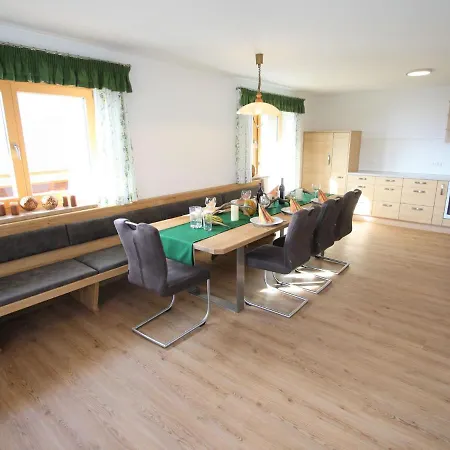 Vakantiehuis Luxurious In With Balcony *